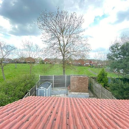 Three Bedrooms House In ウィンザー エクステリア 写真