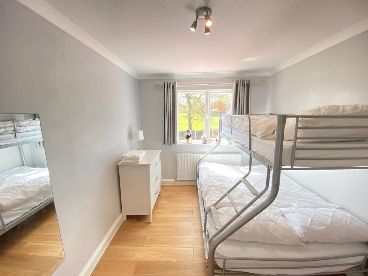 Three Bedrooms House In ウィンザー エクステリア 写真