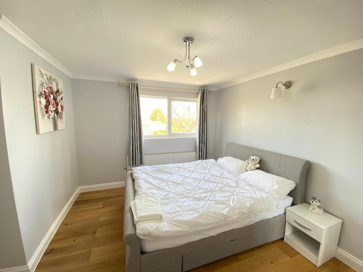 Three Bedrooms House In ウィンザー エクステリア 写真