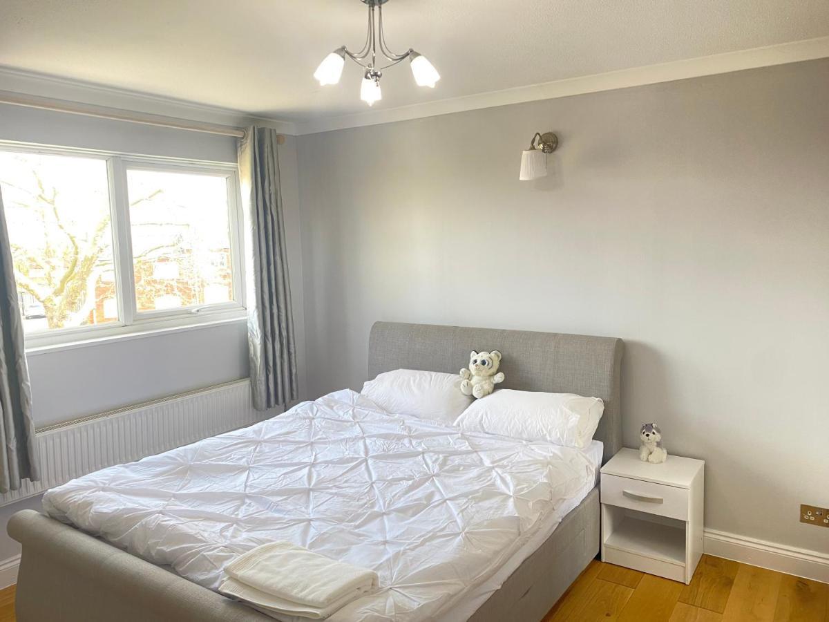 Three Bedrooms House In ウィンザー エクステリア 写真